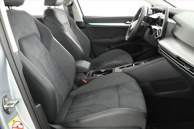 Volkswagen Golf (2025) Life 1.5 eTSI - fotka 7 z 20
