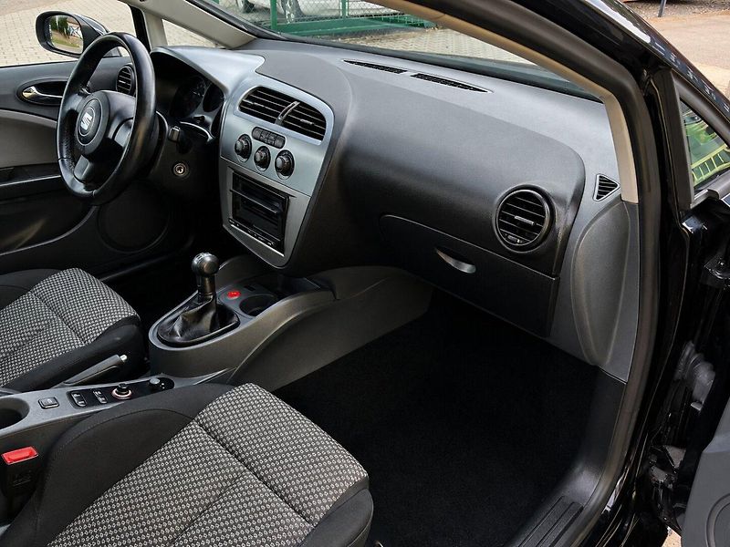 Seat Leon 1,6 MPi (75kW)*STK DO 7/2028* - fotka 9 z 15