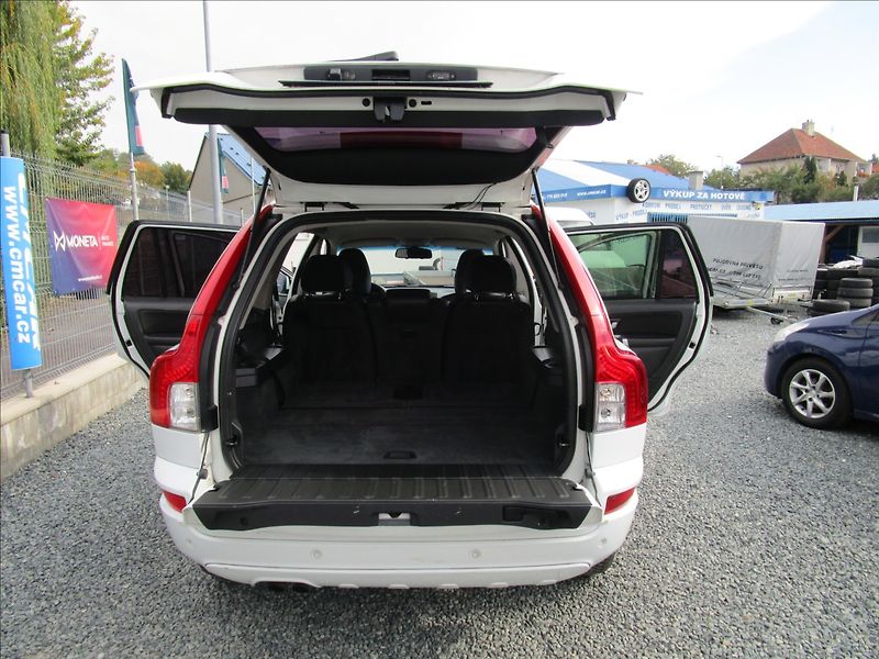 Volvo XC90 2.4 D5, AWD, automat, 7 míst - fotka 39 z 47