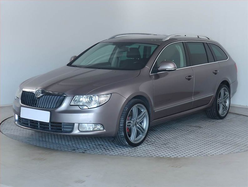 Škoda Superb (2010) 2.0 TDI, Xenony, Tempomat - fotka 2 z 16