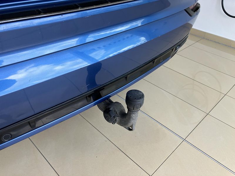Volvo XC90 D5 AWD R-Design AT8, ČR - fotka 11 z 54