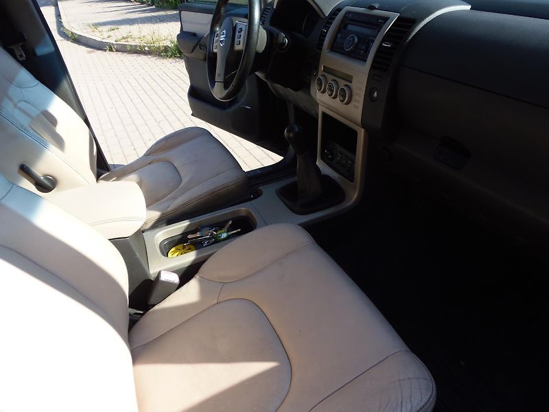Nissan Pathfinder (2009) 2.5 DCi 4x4 redukce man. tažné - fotka 17 z 29