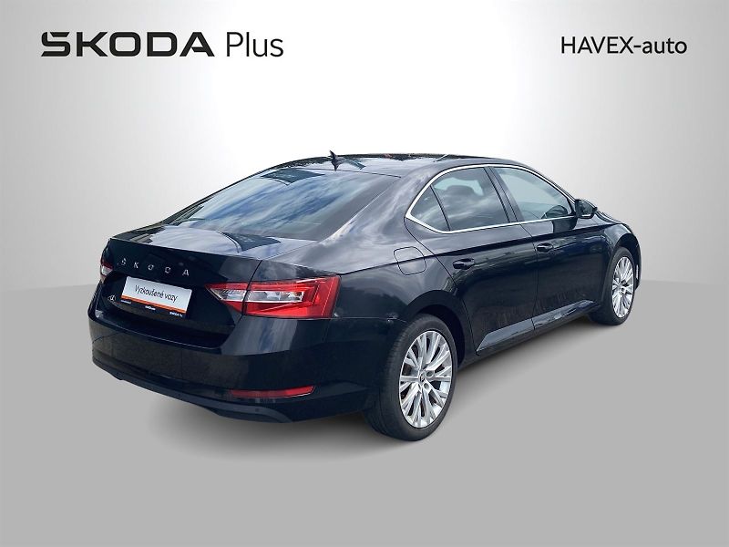 Škoda Superb (2022) 1.5 TSI Style+ - fotka 2 z 40