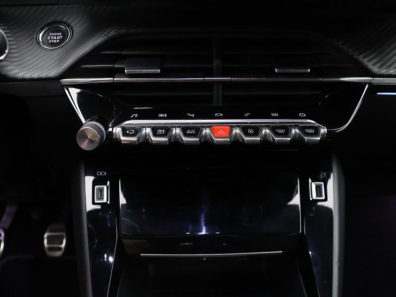 Peugeot 208 1,2 PureTech 74kW GT DPH - fotka 19 z 27