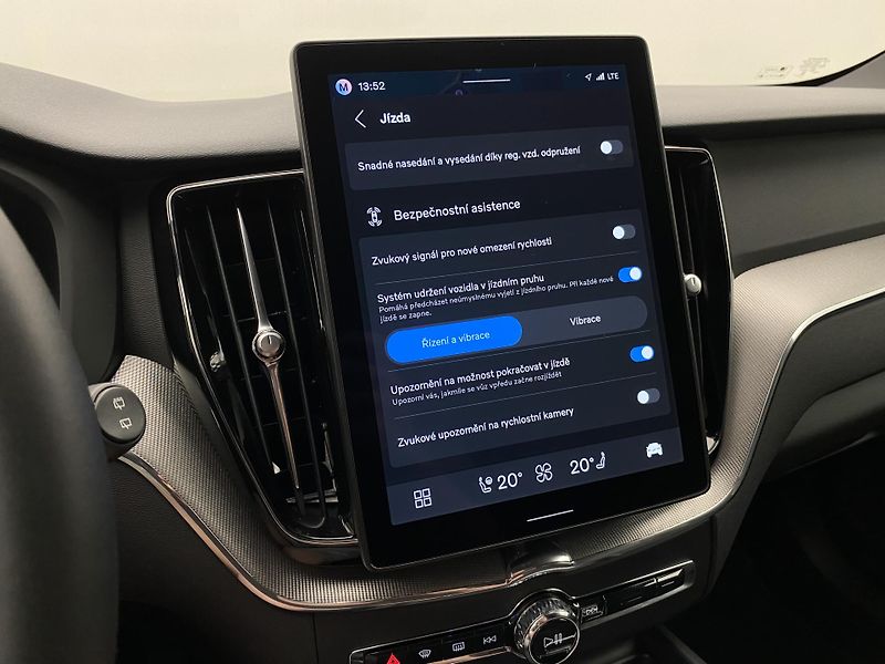 Volvo XC60 T6 AWD RECHARGE BLACK EDITION - fotka 47 z 61