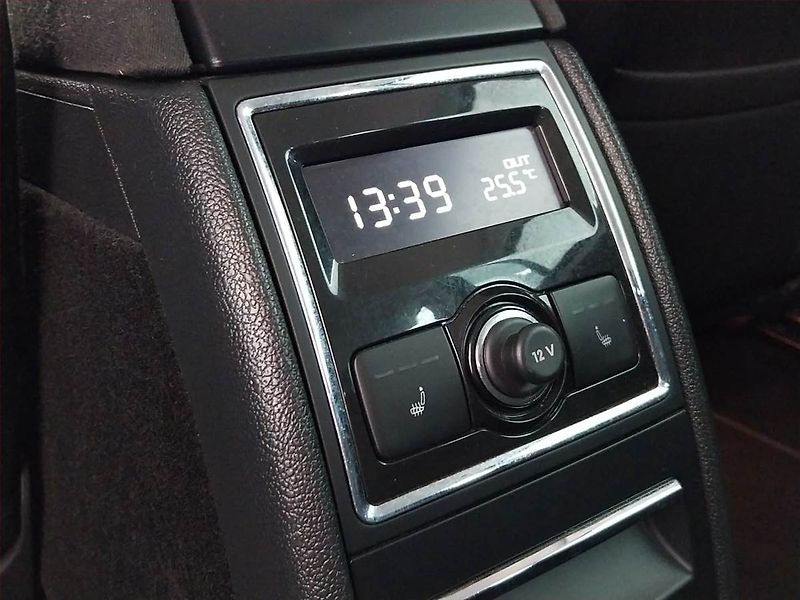 Škoda Superb (2010) Elegance 2.0 TDI, Automat - fotka 23 z 24