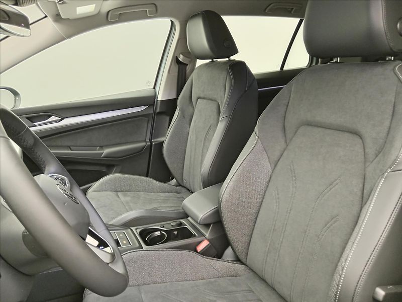 Volkswagen Golf Variant (2025) 1,5 TSI 6g  People - fotka 10 z 21