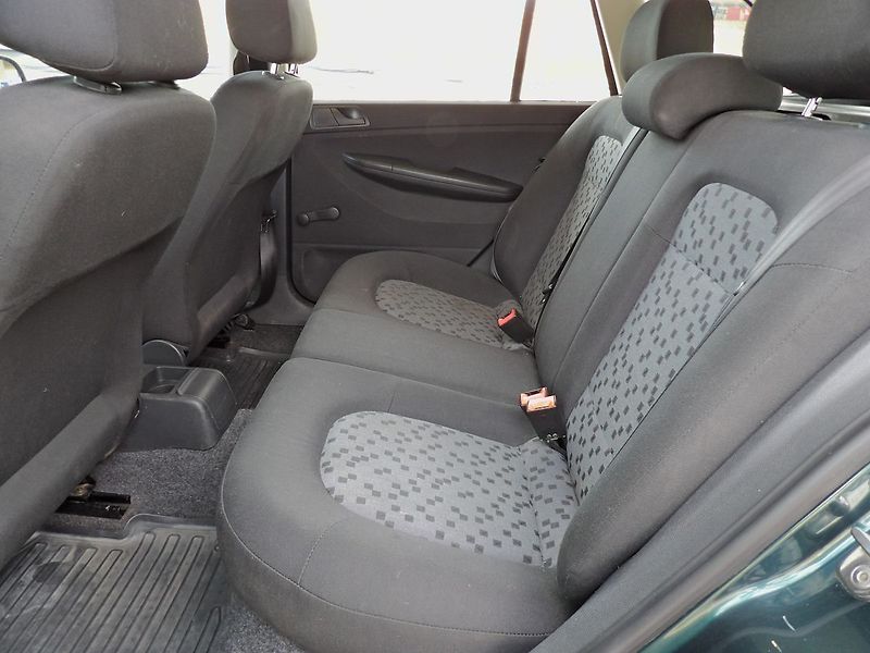 Škoda Fabia 1.2HTP 47kW Klima Tažné ČR - fotka 18 z 28