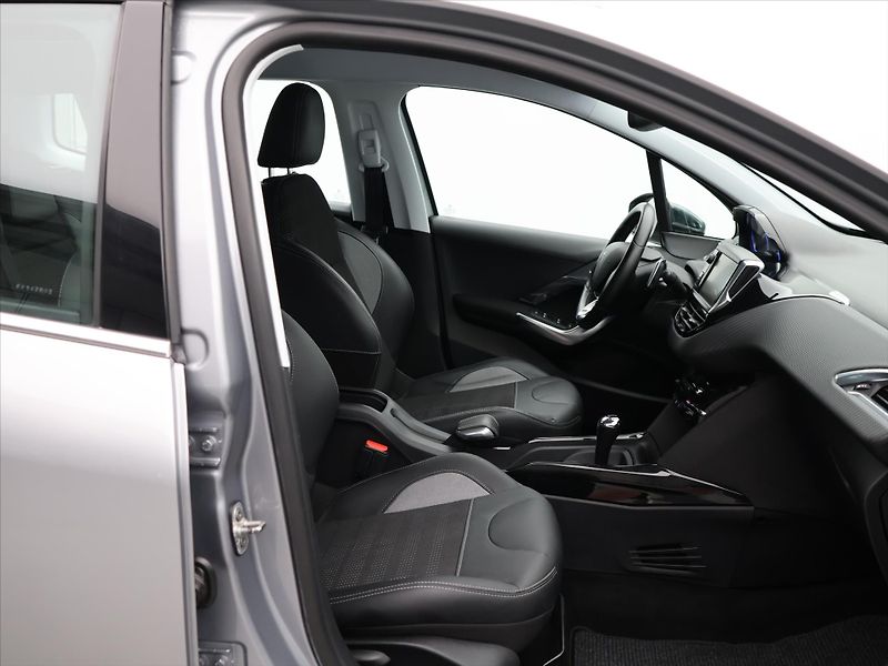 Peugeot 2008 1,2 VTi 60kW AT,Navi - fotka 12 z 32
