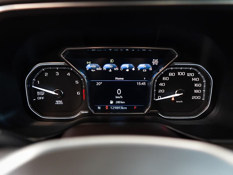 GMC Yukon (2021) 6.2 XL Denali Ultimate Air 4WD - fotka 25 z 44