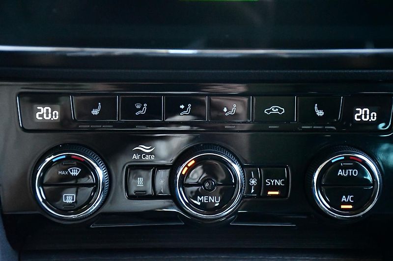 Škoda Superb 2.0TDi 147kW STYLE  NTOP TAŽNÉ - fotka 29 z 45