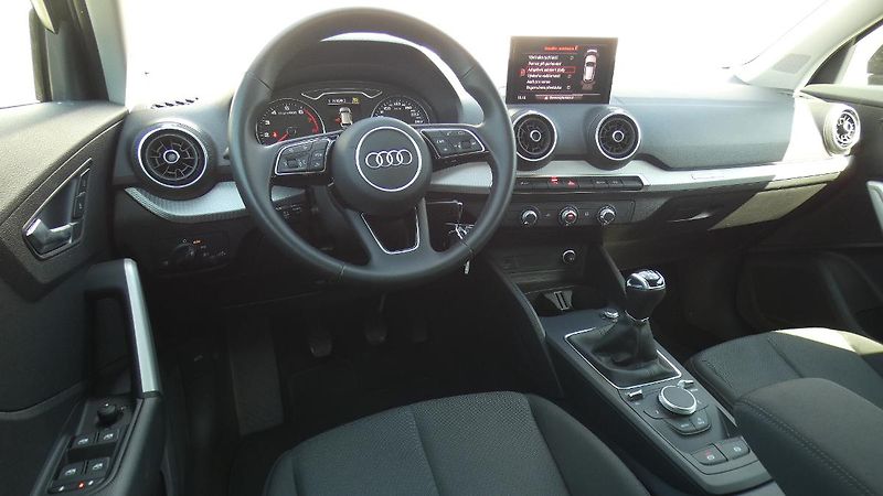 Audi Q2 1,0 TFSI Advanced - fotka 5 z 24