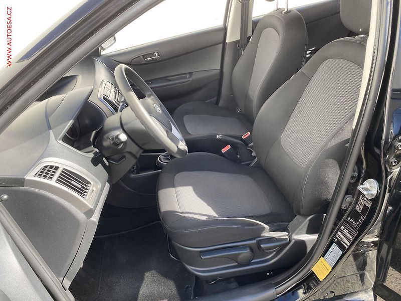 Hyundai i20 (2013) 1.2i, AC, +pneu - fotka 9 z 16