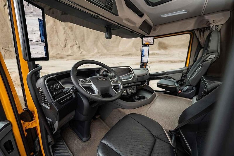 Nová generace Tatry Phoenix měla premiéru přímo v areálu automobilky