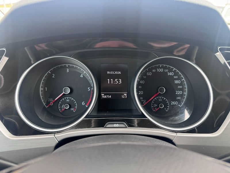 Volkswagen Touran (2016) 7X 2,0 TDI 110 KW 2 MAJ TAŽNÉ - fotka 24 z 50