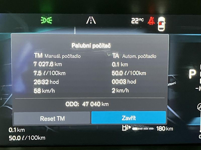 Volvo XC40 B3 FWD Plus Dark AT7 - fotka 24 z 40