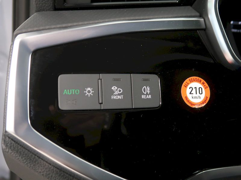 Audi Q3 (2023) S-LINE 1.5TSI 110KW AUTOMAT - fotka 32 z 39