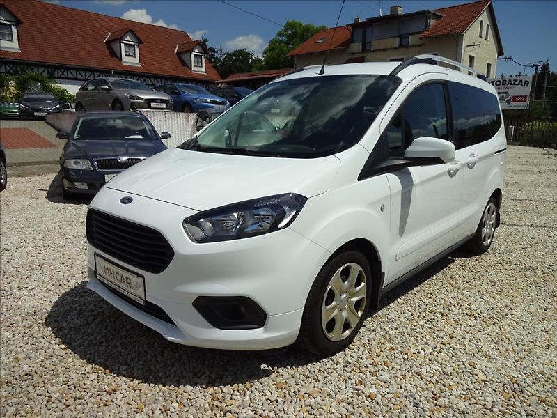 Ford Tourneo Courier 1.5 TDCI - fotka 2 z 44