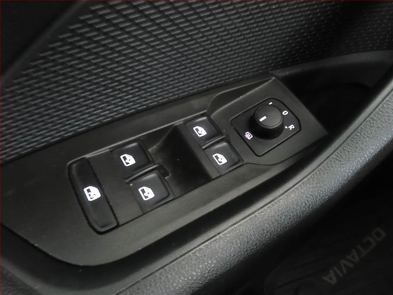 Škoda Octavia (2022) Ambition 2.0 TDI, ČR,1.maj - fotka 15 z 15