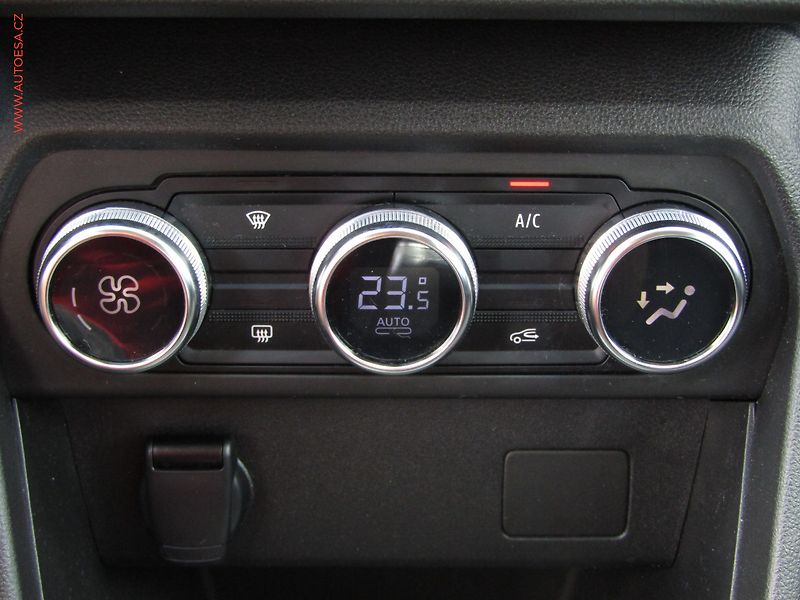 Dacia Sandero (2022) 1.0 TCe, ČR, AC, tempo, park - fotka 14 z 21
