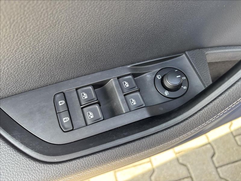 Škoda Superb 2,0 TDI 110kW Style DSG - fotka 25 z 47