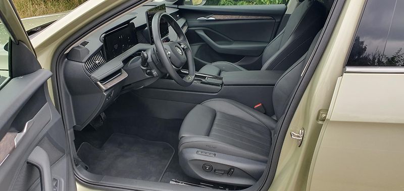 Škoda Superb (2024) 2.0tdi 142kw Dsg 4x4 L&K,ČR,1M - fotka 8 z 28
