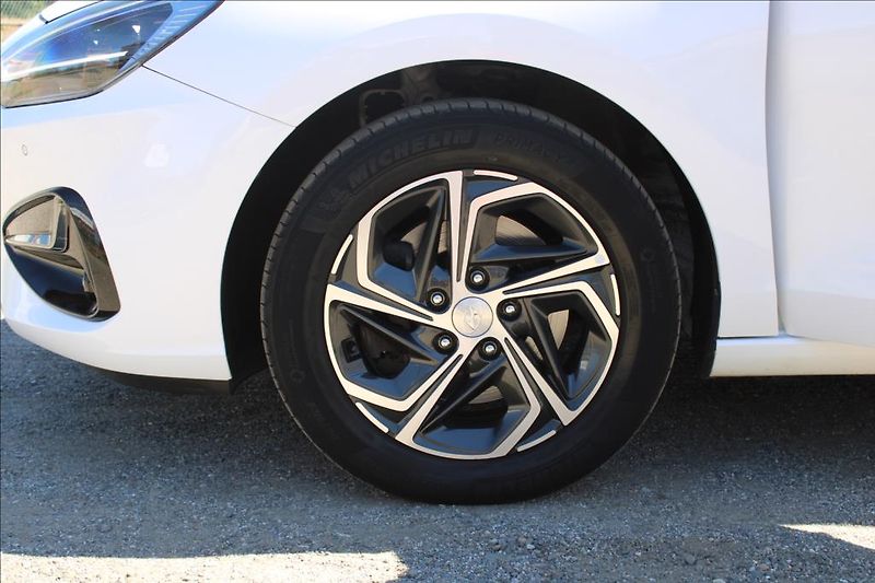 Hyundai i30 1,5 i  SMART, VÝHŘEVY, ČR - fotka 25 z 34