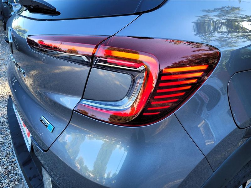 Renault Captur 1,6 E-Tech PHEV Intense - fotka 45 z 49