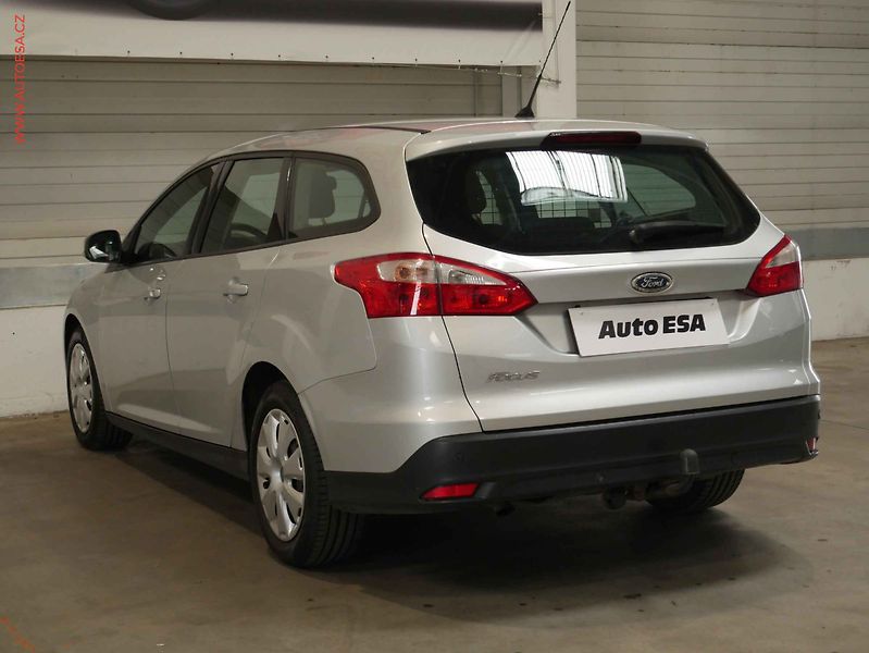 Ford Focus (2013) 1.6 TDi, AC, temp, tažné - fotka 4 z 20