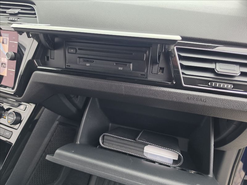 Volkswagen Touran 1,4 TSi 110KW DSG Highline 7MÍ - fotka 40 z 50