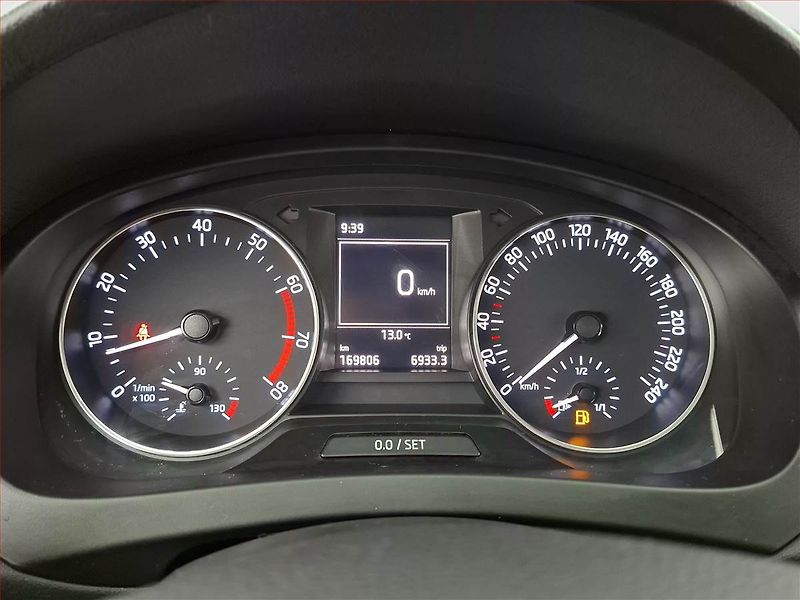 Škoda Rapid (2016) Spaceback 1.2 TSI, ČR,1.maj - fotka 11 z 17