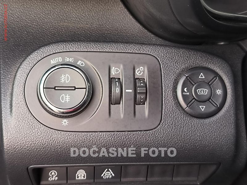 Opel Combo (2019) 1.5CDTi, Life, navi, panor - fotka 22 z 25