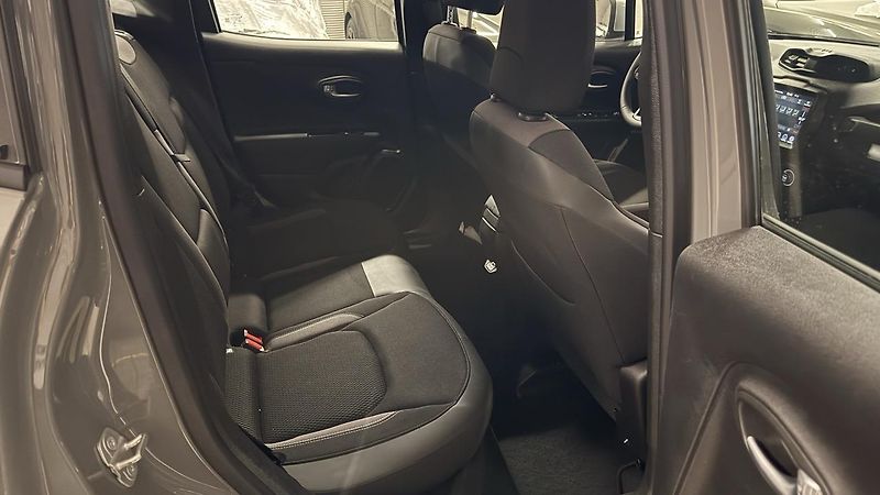 Jeep Renegade (2022) T4 4X4, PHEV,5REZERVOVÁNO - fotka 14 z 34