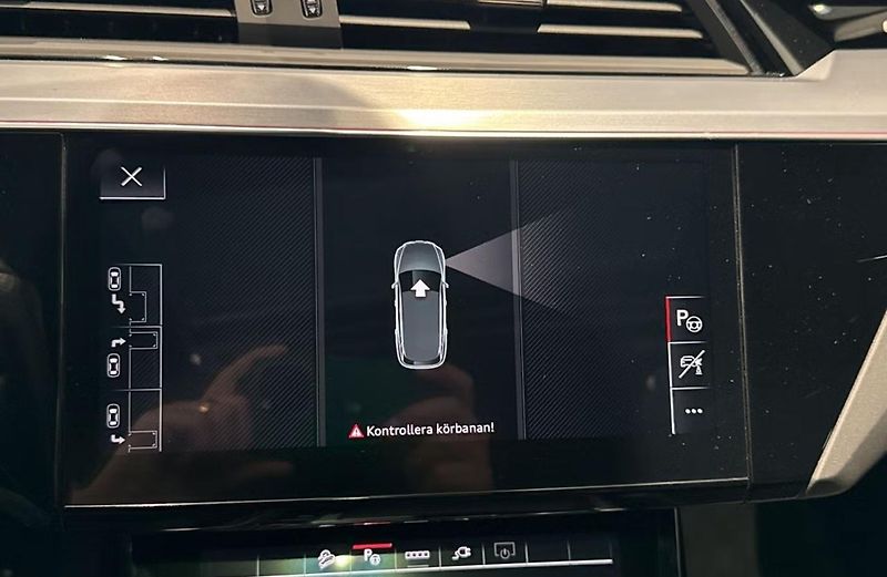Audi Q8 e-tron 55 Q SoH 97% 360k Pano Vzduch - fotka 26 z 38