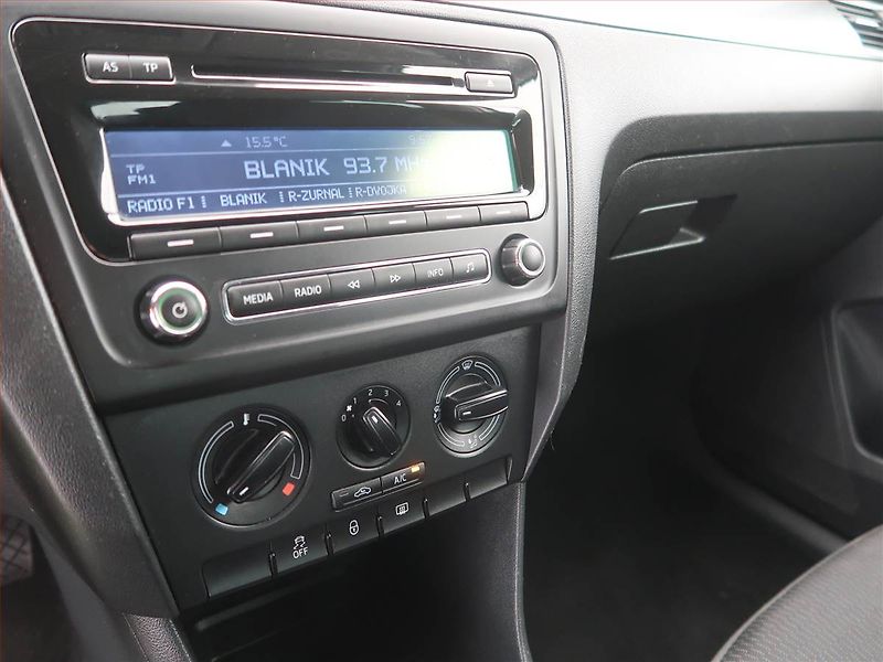 Škoda Rapid (2014) Ambition 1.6 TDI, Serv.kniha - fotka 12 z 12