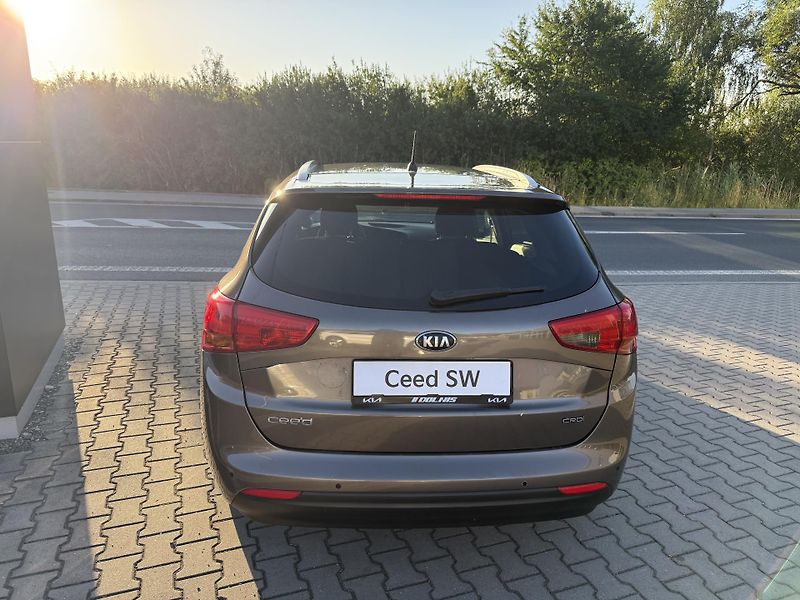 Kia Ceed SW (2014) 1.6 CRDI EXCLUSIVE - fotka 4 z 13