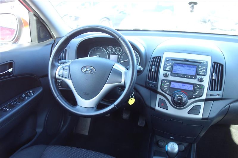 Hyundai i30 1,4 i, ČR, SERV.KN., COMFORT. - fotka 18 z 34