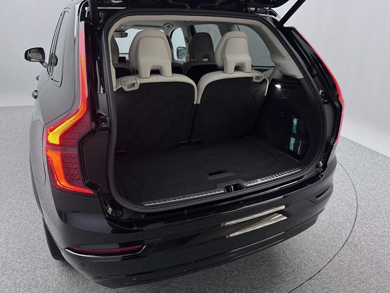 Volvo XC90 (2026) B5 AWD AUT DARK PLUS 7míst - fotka 19 z 26