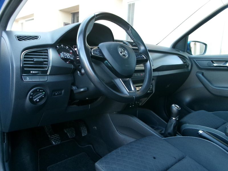 Škoda Fabia 1,2 TSI AUTOKLIMA TAŽ NAVI - fotka 24 z 29