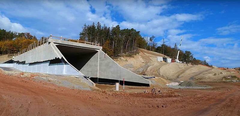 Stavba dálnice D6 u Hořesedel.