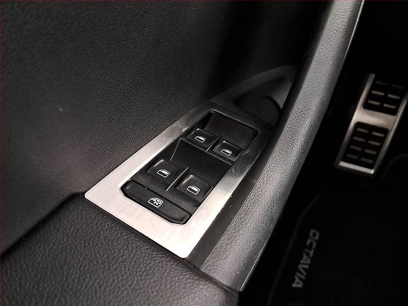 Škoda Octavia (2015) Elegance 2.0 TDI, Kůže, Navi - fotka 19 z 19