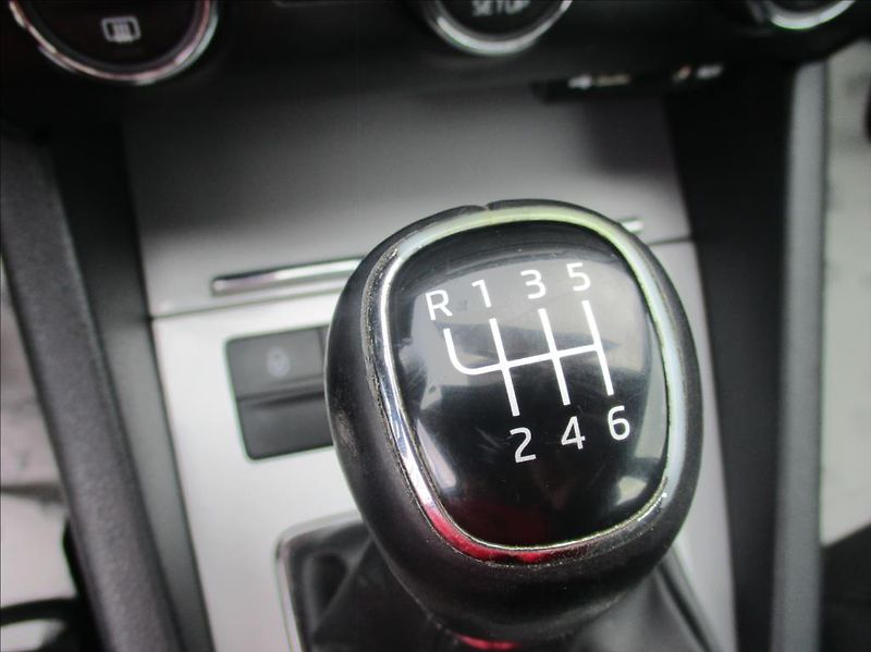 Škoda Octavia 2,0 TDI, serviska, digi klima, - fotka 24 z 49