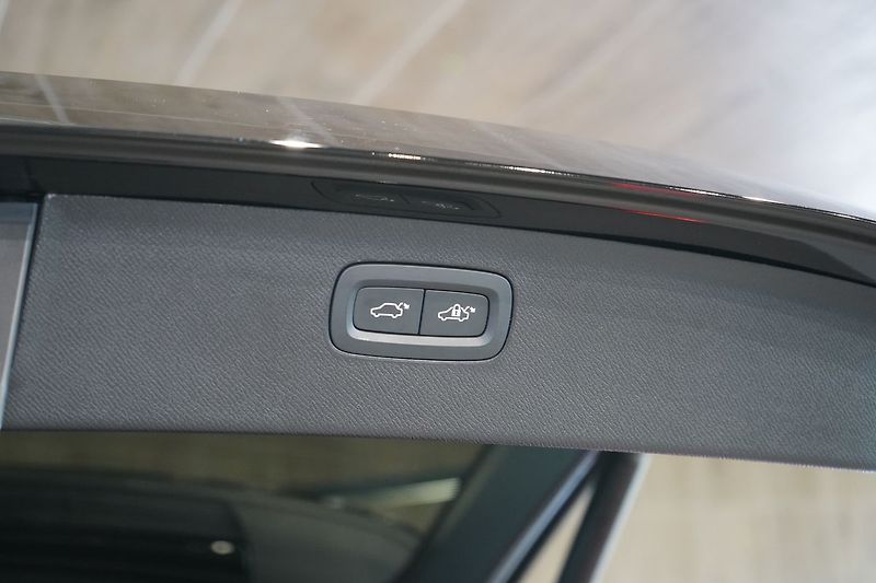 Volvo XC90 B5 AWD PLUS Dark, Vzduch, 360° - fotka 16 z 47