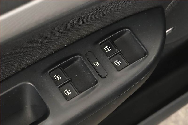 Škoda Octavia (2011) 1.6 TDI, Tempomat - fotka 10 z 12