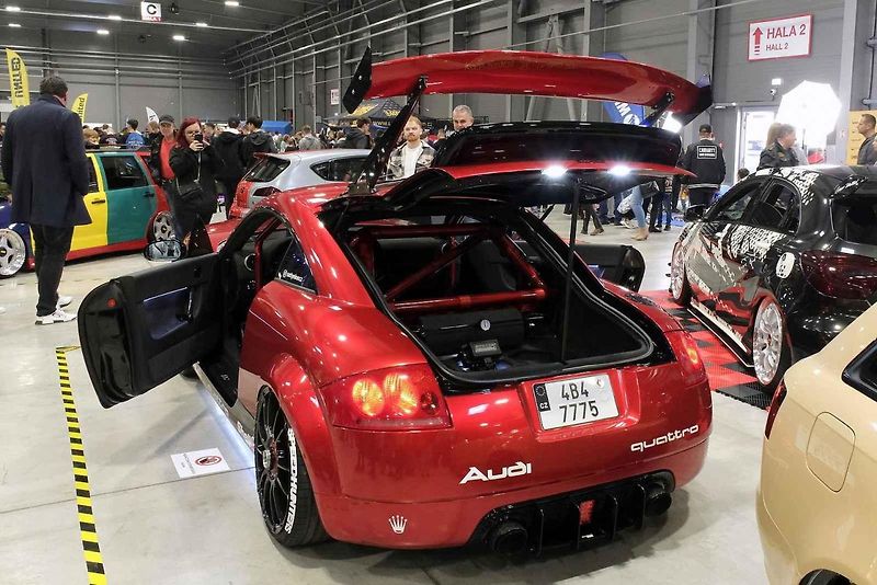 Začal 13. ročník automobilového veletrhu Prague Car Festival. Končí 27. října.Pražský veletržní areál, Beranových 669, Praha 9 - Letňany