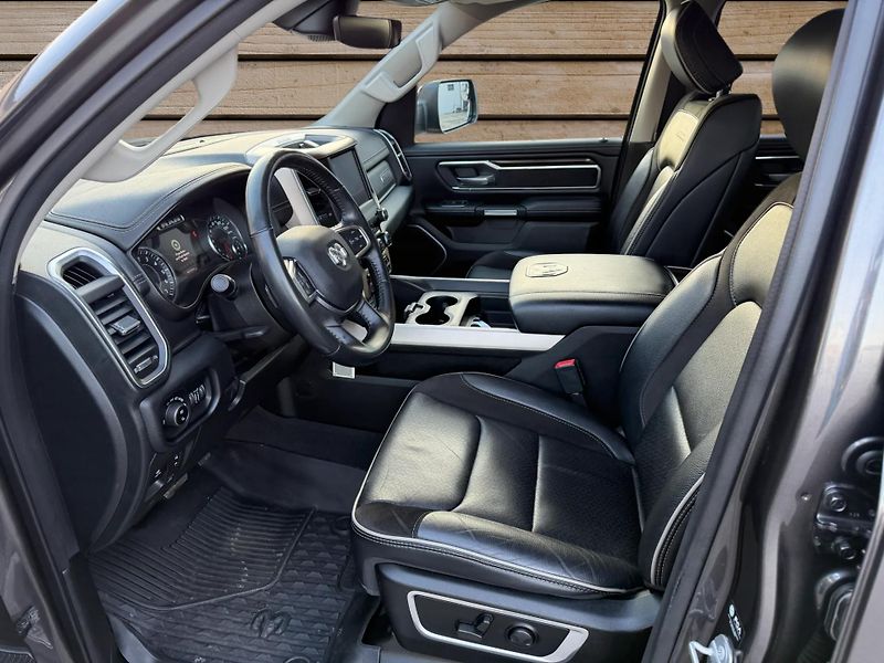 Dodge RAM (2022) +LARAMIE+VZDUCH+RAMBOX+HEMI+ - fotka 18 z 25