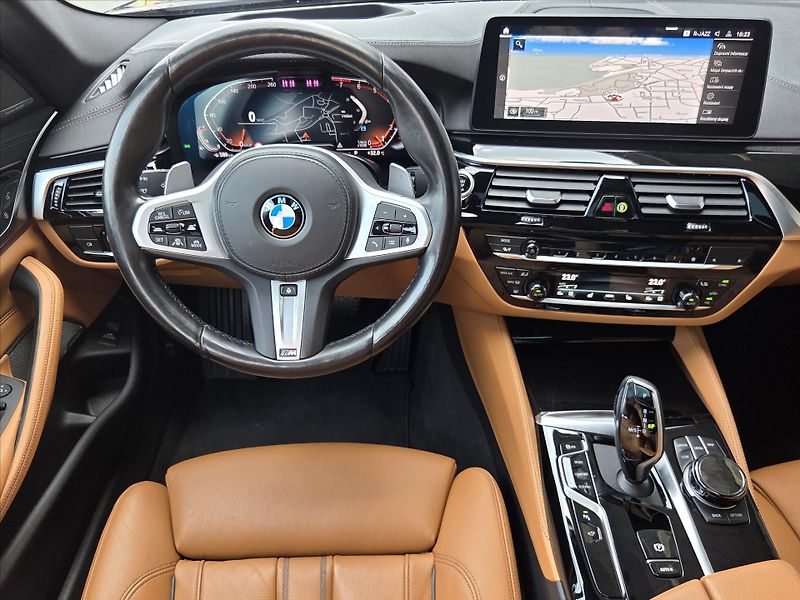 BMW Řada 5 3,0 540i xDrive Luxury Laser H - fotka 16 z 26