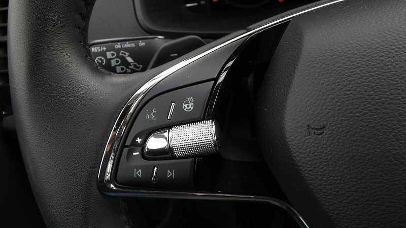 Škoda Karoq 1,5 TSI DSG Style - fotka 11 z 22