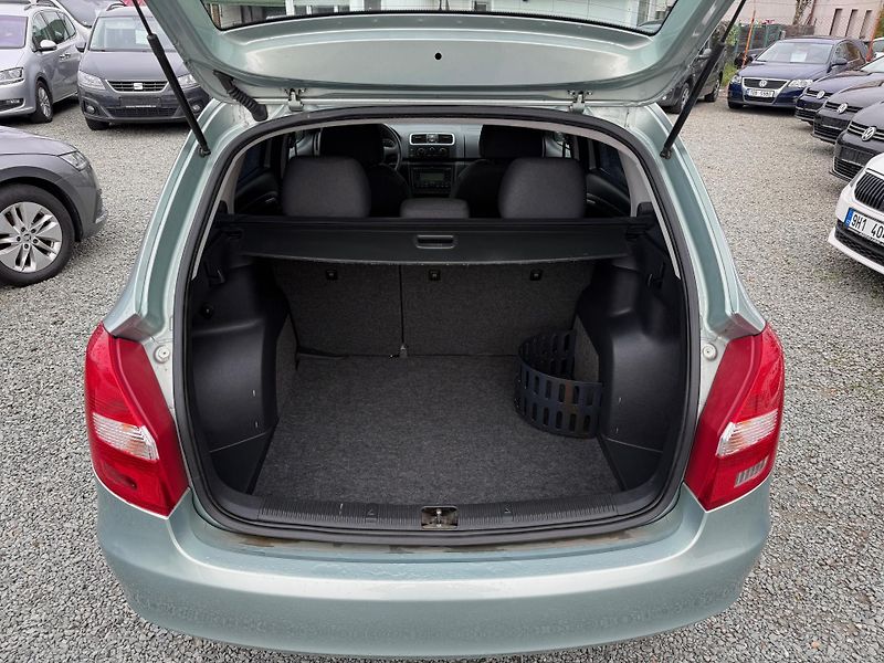 Škoda Fabia 1.6 16V AMBITION - fotka 12 z 13