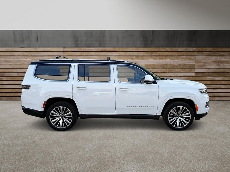 Jeep Grand Wagoneer (2022) + SERIES III + DPH + FULL + - fotka 2 z 36